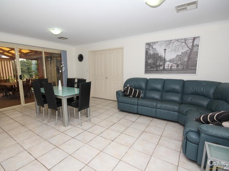 11 Farmhouse Ave, Walkley Heights SA 5098