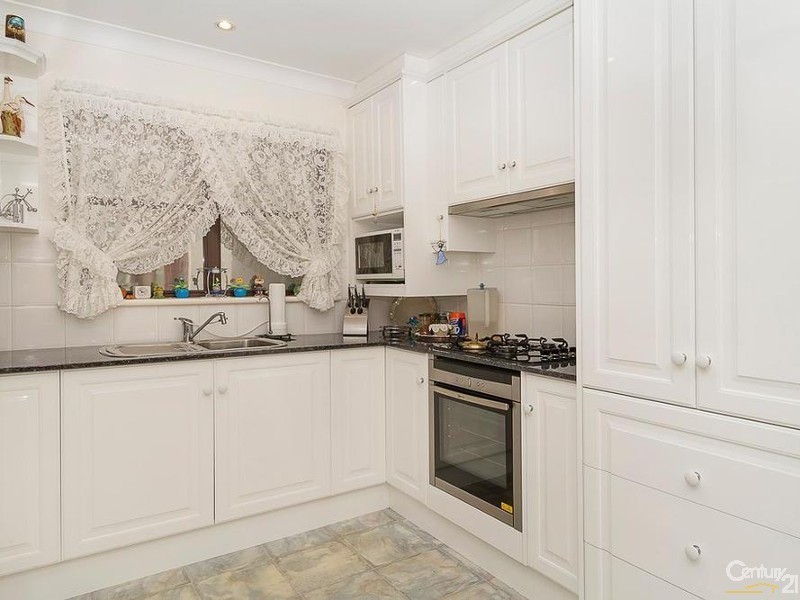 5 St Albans Ave, Valley View SA 5093