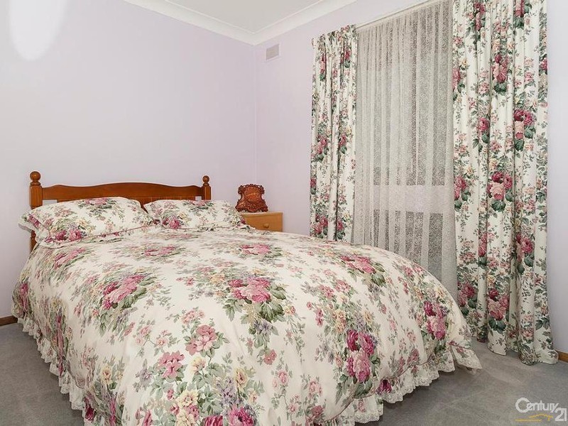 5 St Albans Ave, Valley View SA 5093