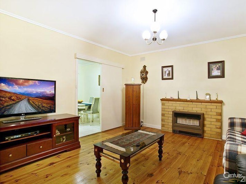 14 Eyre Crescent, Valley View SA 5093