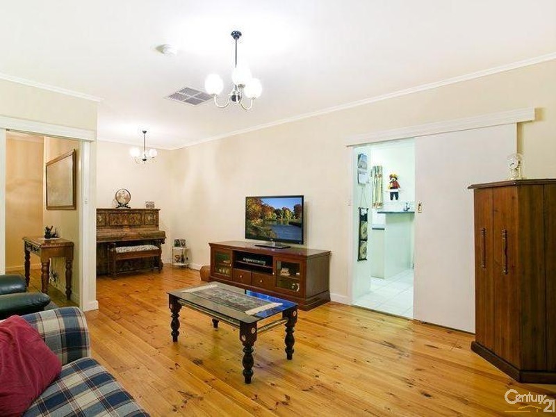 14 Eyre Crescent, Valley View SA 5093