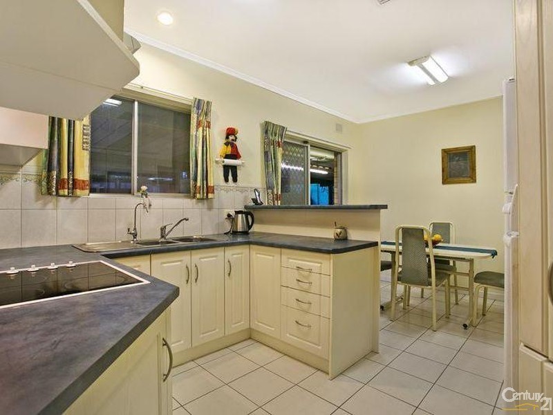 14 Eyre Crescent, Valley View SA 5093