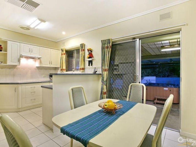 14 Eyre Crescent, Valley View SA 5093