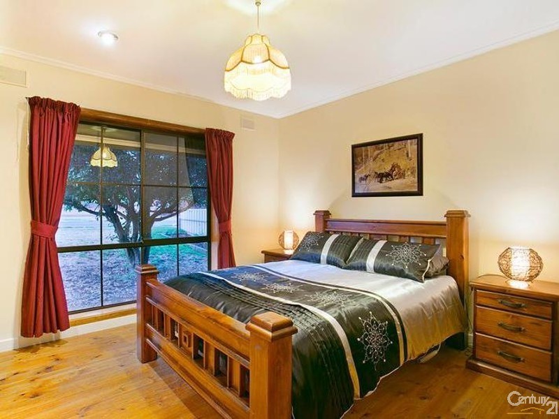 14 Eyre Crescent, Valley View SA 5093