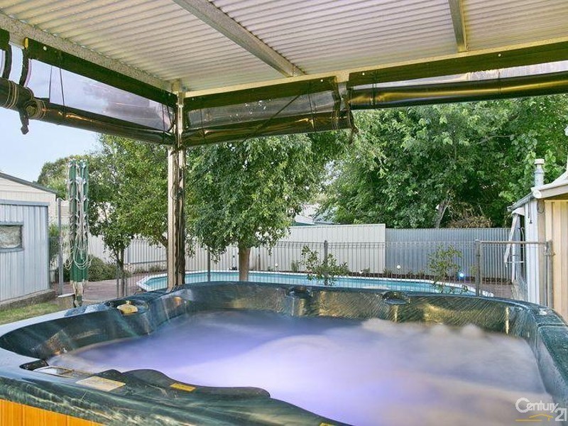14 Eyre Crescent, Valley View SA 5093