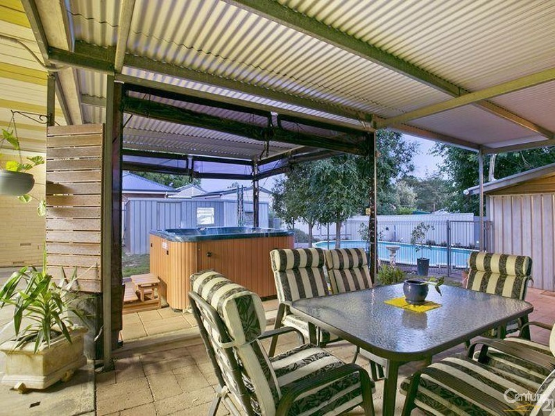 14 Eyre Crescent, Valley View SA 5093