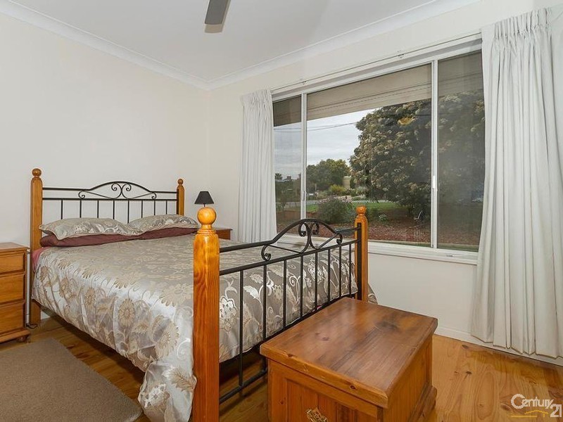 26 Far View Cr, Ridgehaven SA 5097