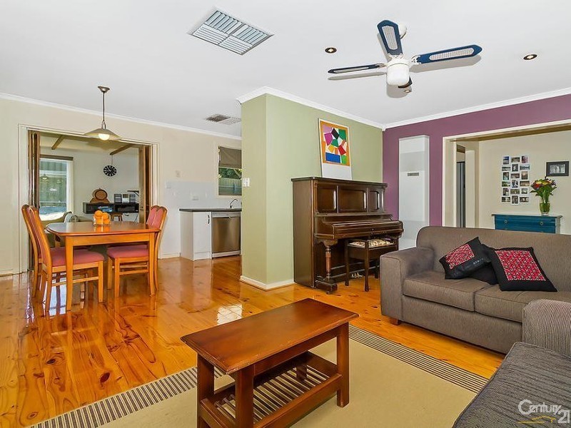 62 Eyre Crescent, Valley View SA 5093