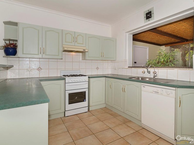 12 Heather Drive, Para Vista SA 5093