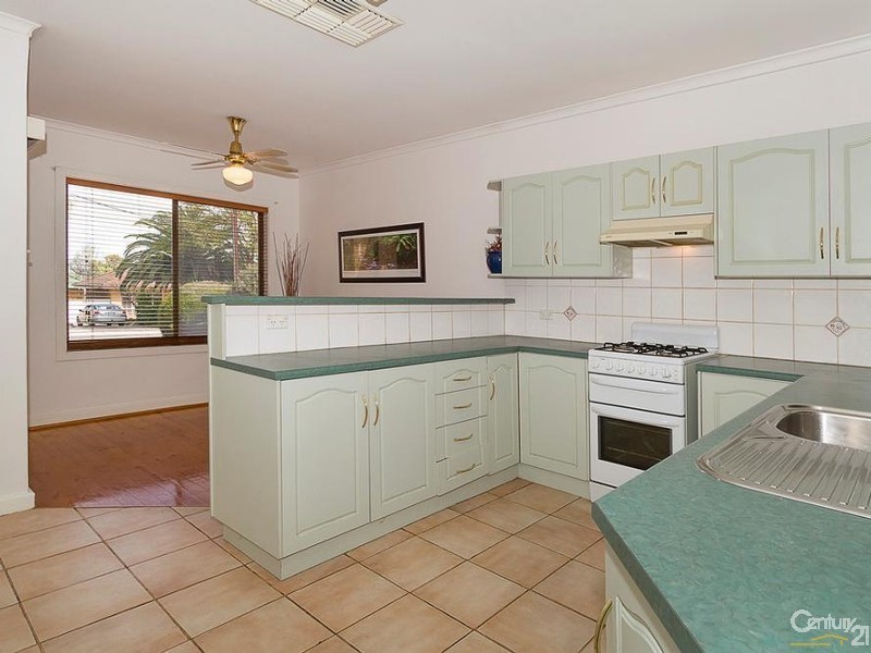 12 Heather Drive, Para Vista SA 5093