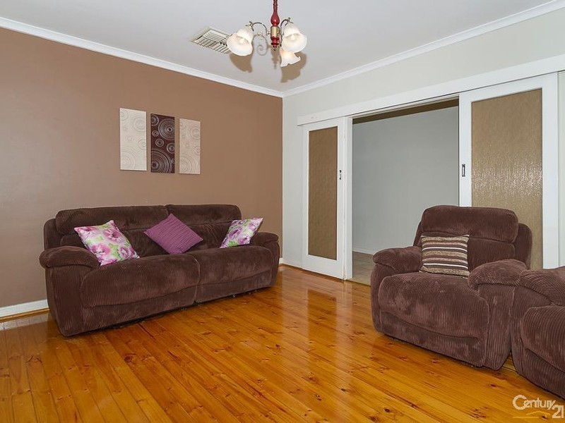 12 Heather Drive, Para Vista SA 5093