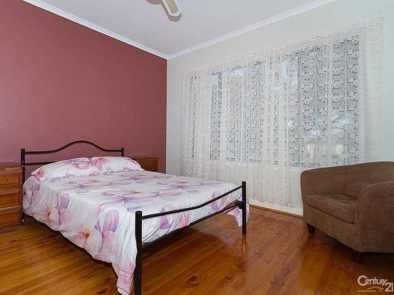 12 Heather Drive, Para Vista SA 5093