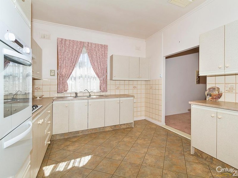 25 Trimmer Parade, Findon SA 5023