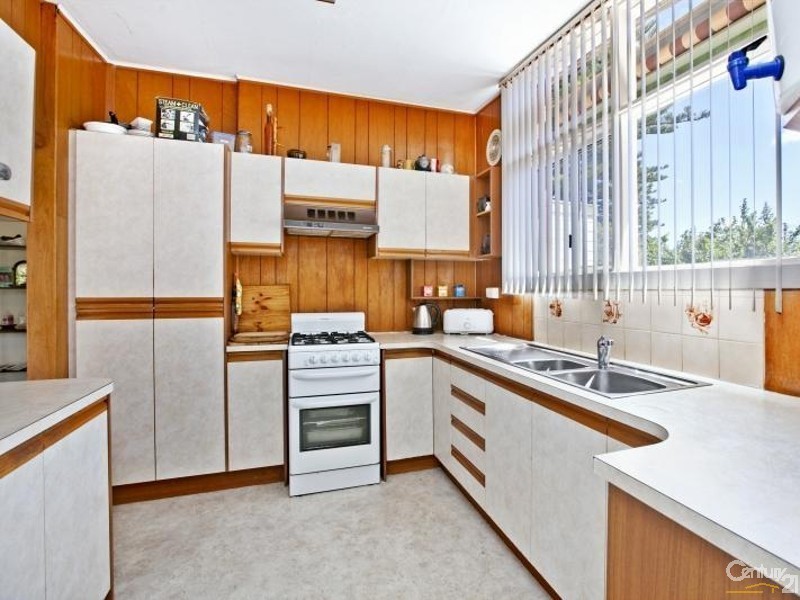 24 Bolton Rd, Para Hills SA 5096