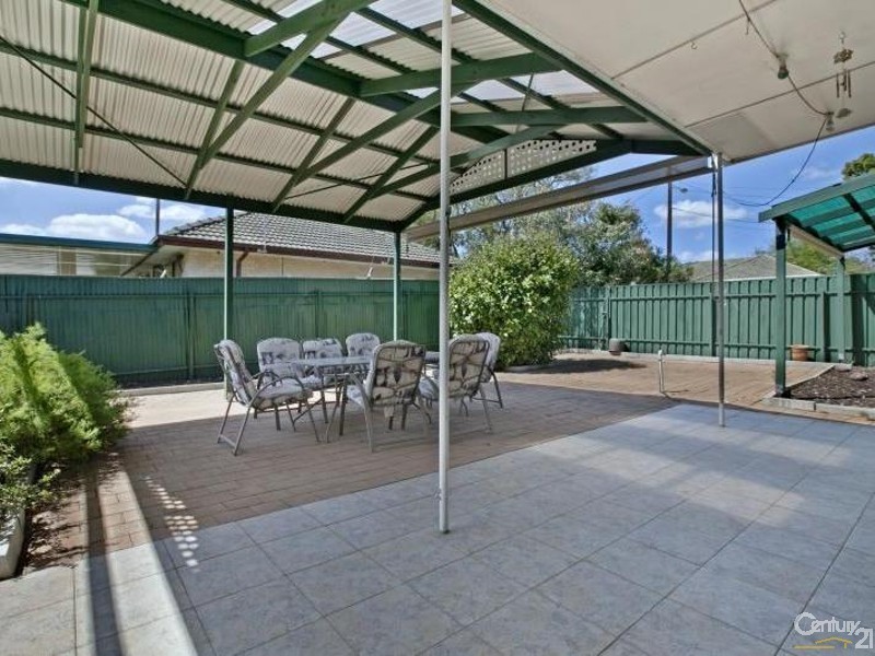 24 Bolton Rd, Para Hills SA 5096