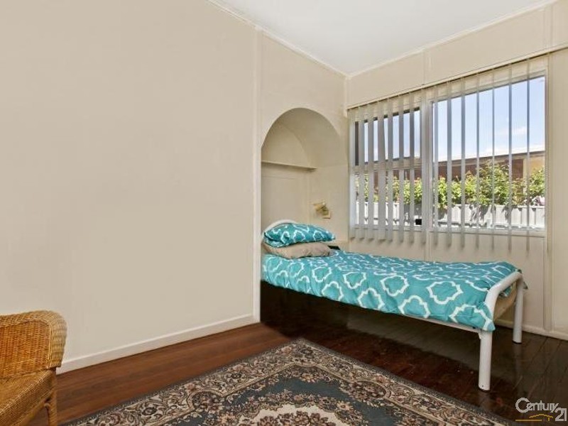 24 Bolton Rd, Para Hills SA 5096