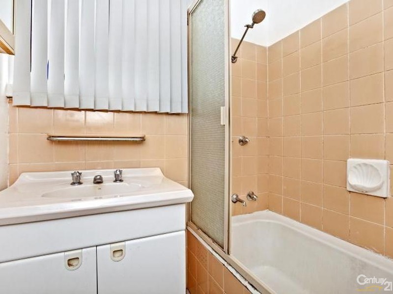 24 Bolton Rd, Para Hills SA 5096