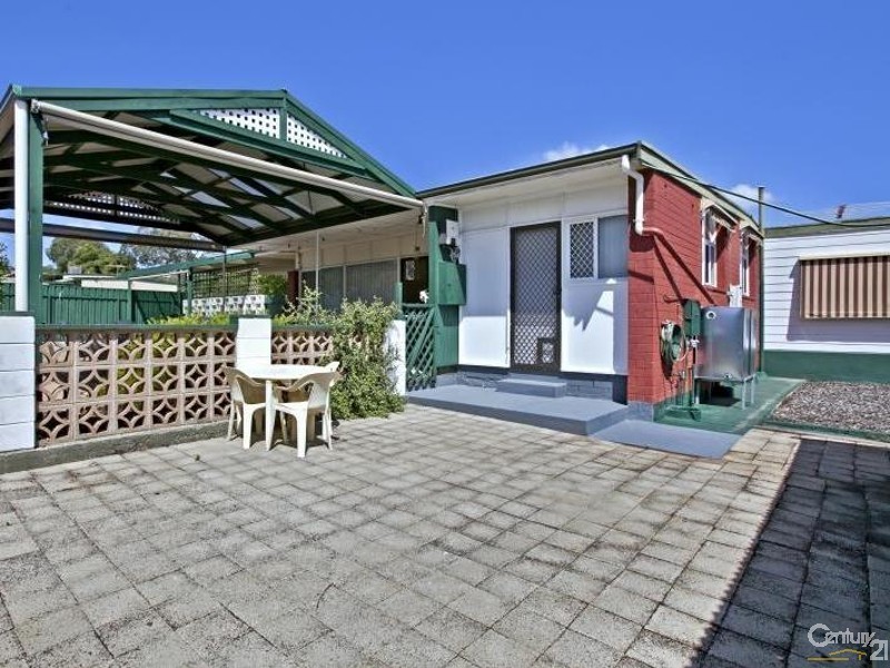 24 Bolton Rd, Para Hills SA 5096