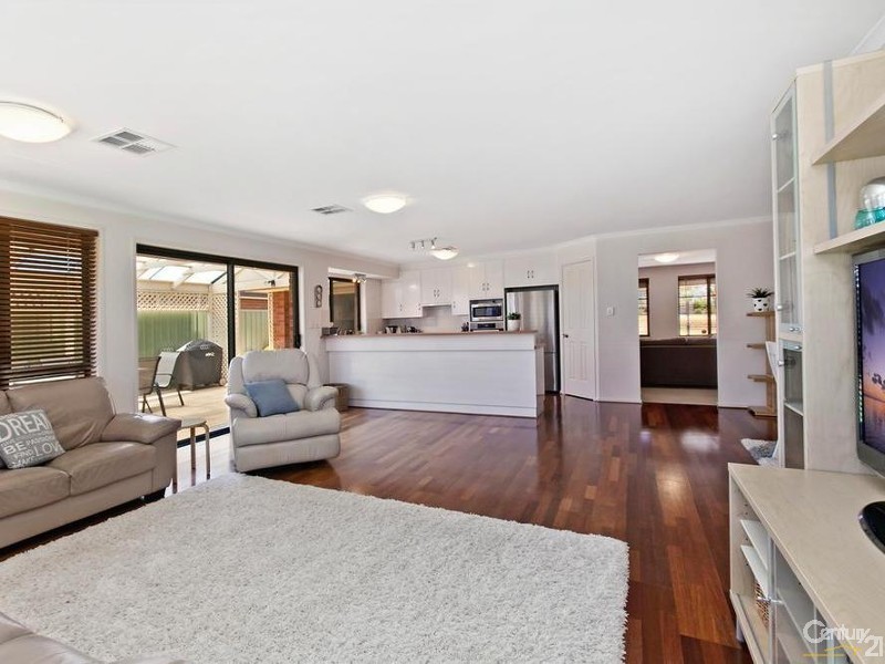 17 Rowe Circuit, Walkley Heights SA 5098