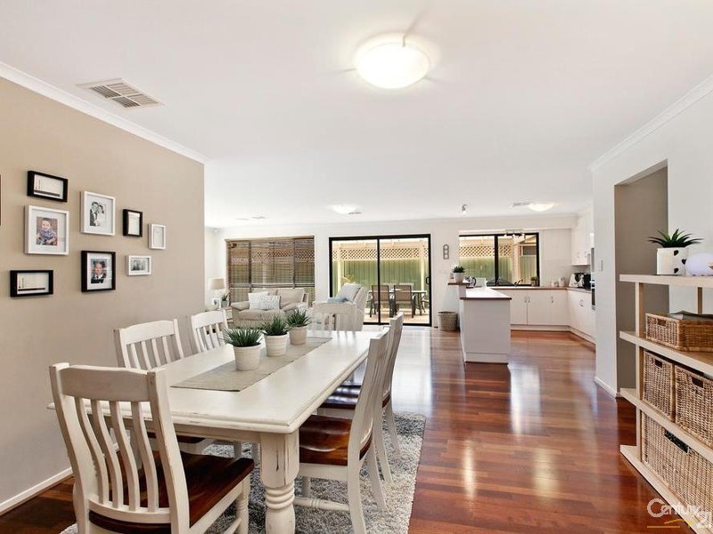 17 Rowe Circuit, Walkley Heights SA 5098