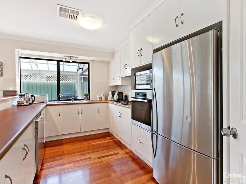 17 Rowe Circuit, Walkley Heights SA 5098