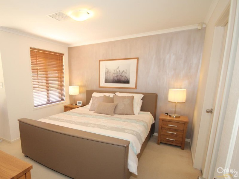 17 Rowe Circuit, Walkley Heights SA 5098