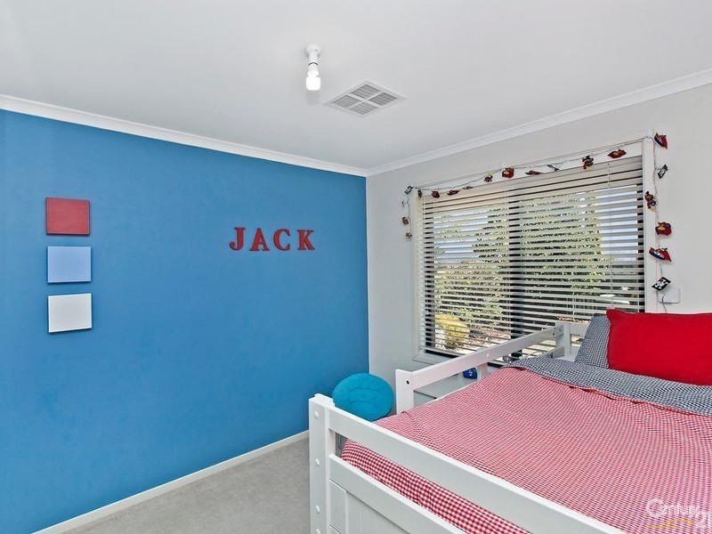 17 Rowe Circuit, Walkley Heights SA 5098