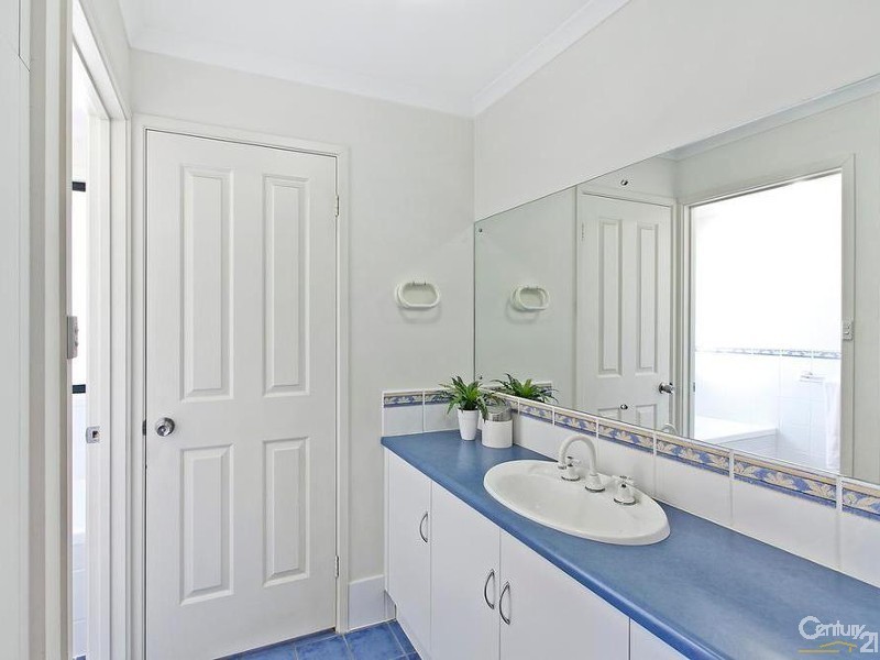 17 Rowe Circuit, Walkley Heights SA 5098