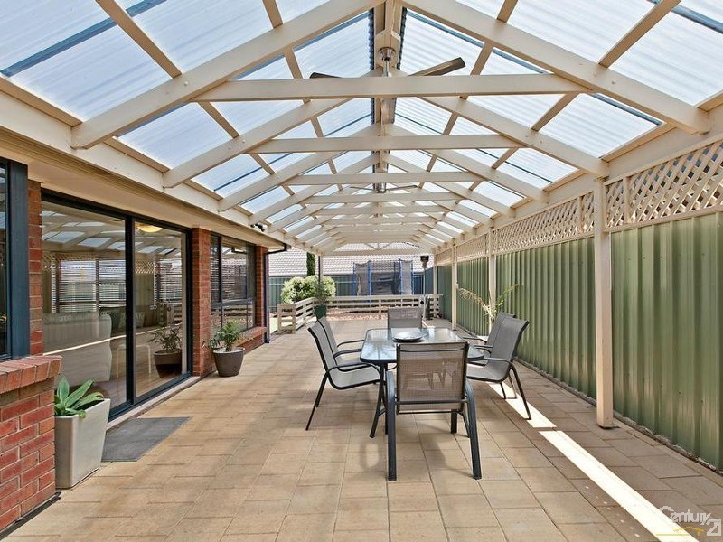 17 Rowe Circuit, Walkley Heights SA 5098