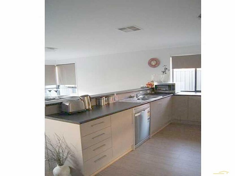 184 President Avenue, Andrews Farm SA 5114