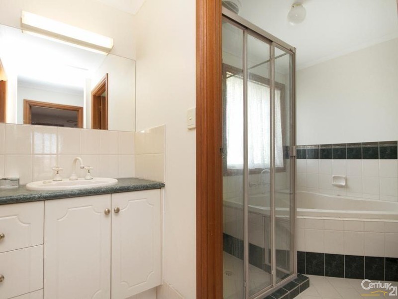 1 Kintyre Court, Greenwith SA 5125