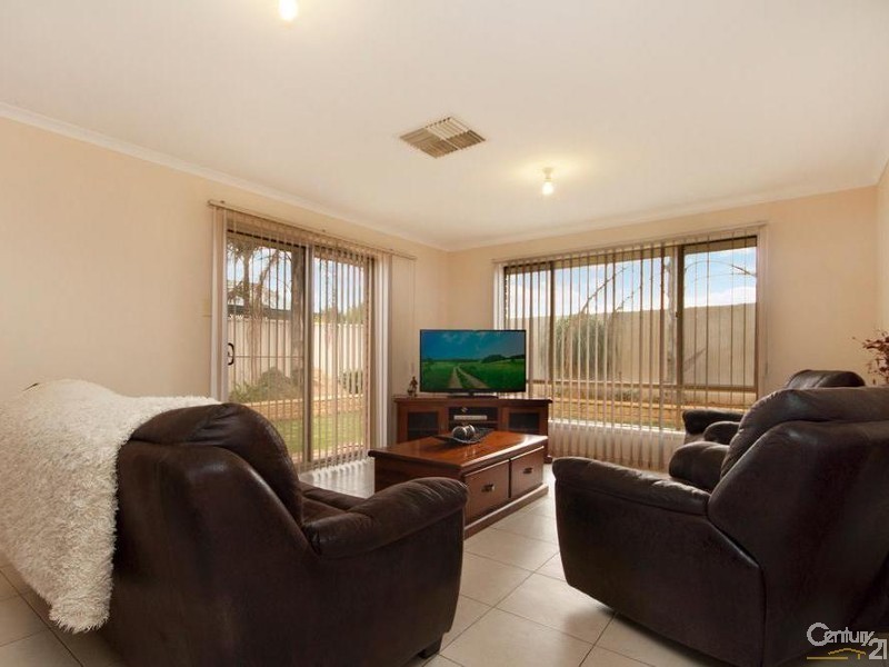 7 Cyclamen Avenue, Para Hills West SA 5096