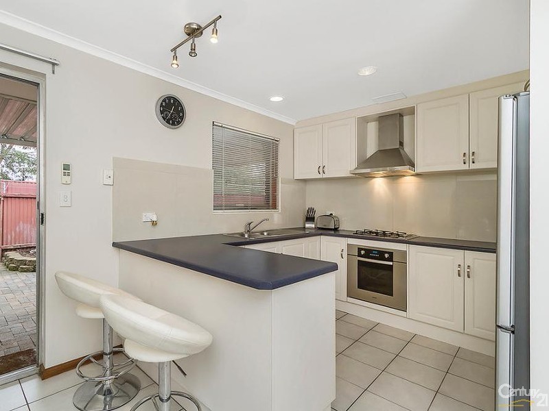 6 Louise Court, Para Hills SA 5096