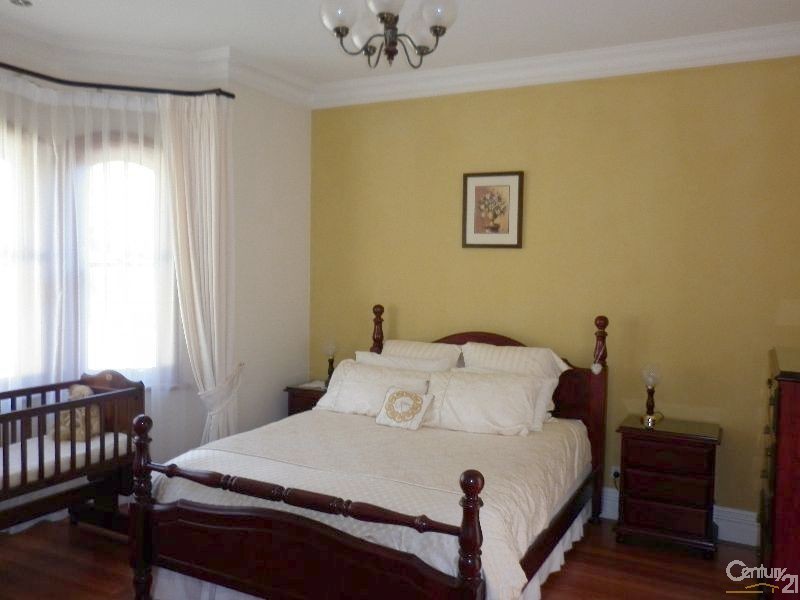 4 William Street, Houghton SA 5131