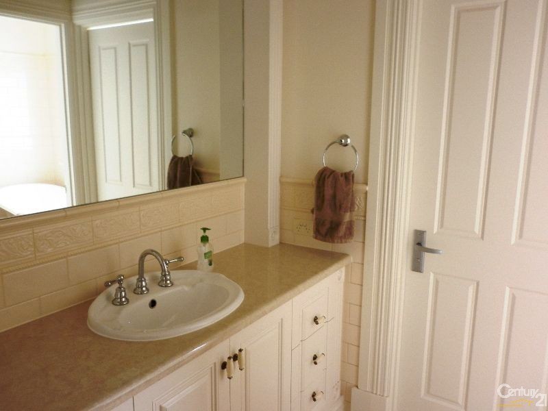 4 William Street, Houghton SA 5131