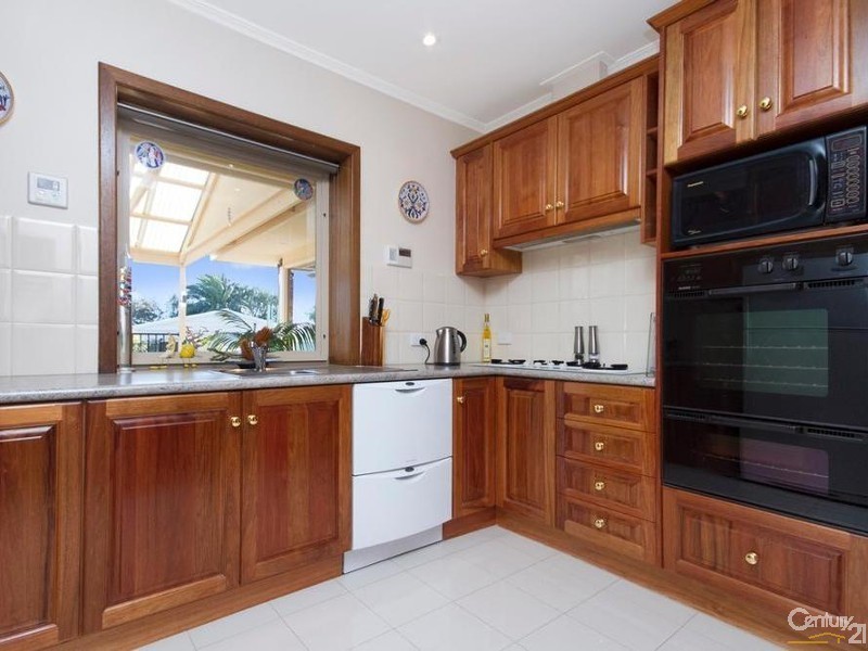 18 Demaret Avenue, Fairview Park SA 5126