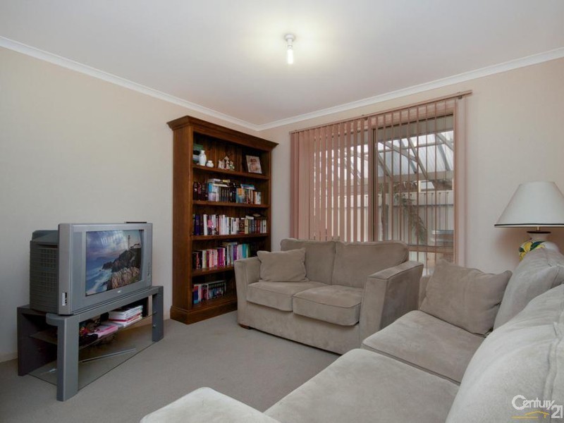 7 Cyclamen Avenue, Para Hills West SA 5096