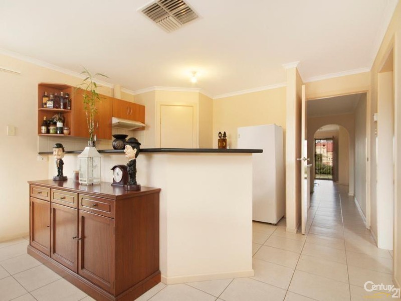 7 Cyclamen Avenue, Para Hills West SA 5096