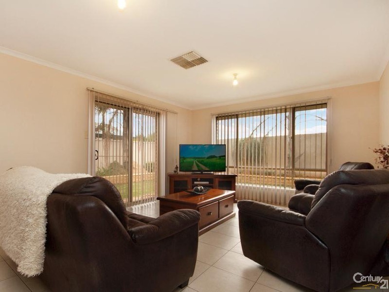 7 Cyclamen Avenue, Para Hills West SA 5096