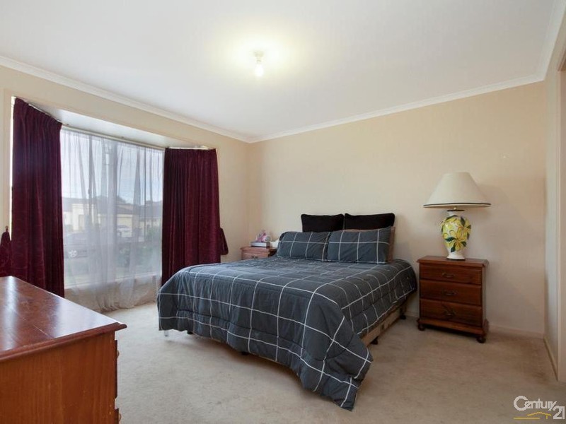 7 Cyclamen Avenue, Para Hills West SA 5096