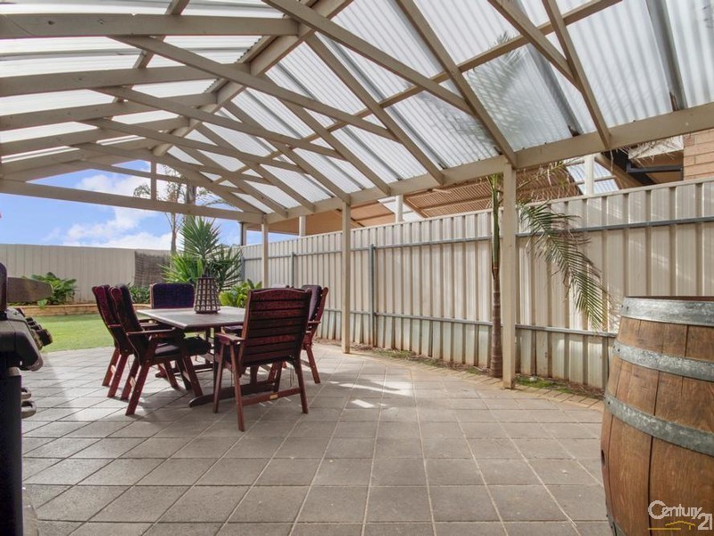 7 Cyclamen Avenue, Para Hills West SA 5096