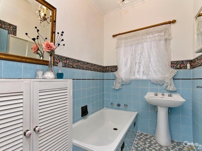 11 Lancaster Avenue, Valley View SA 5093