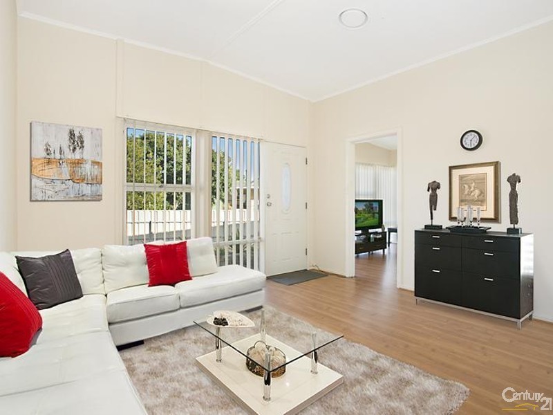 22 Hampshire Crs, Valley View SA 5093