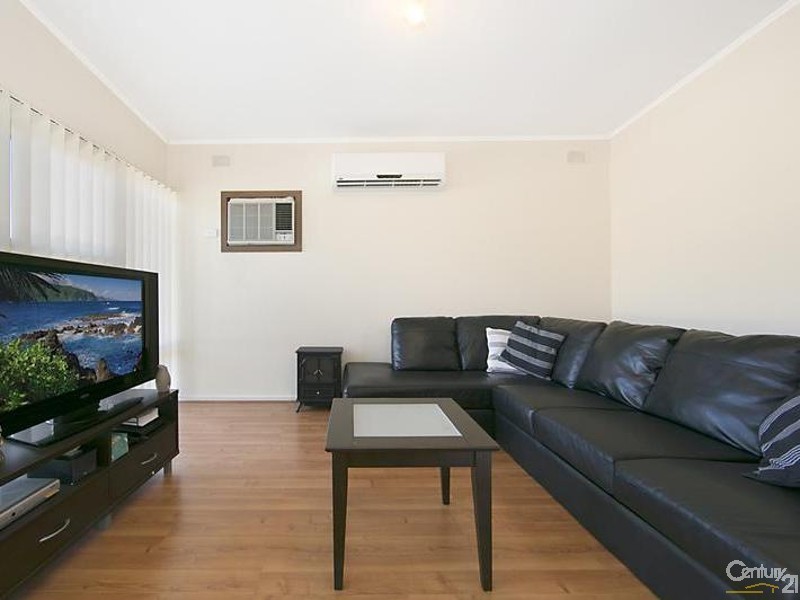 22 Hampshire Crs, Valley View SA 5093