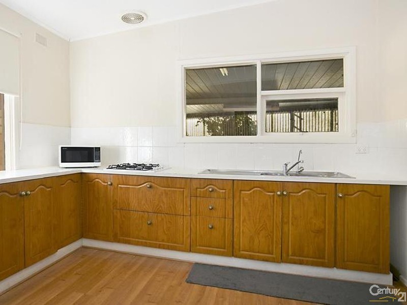 22 Hampshire Crs, Valley View SA 5093