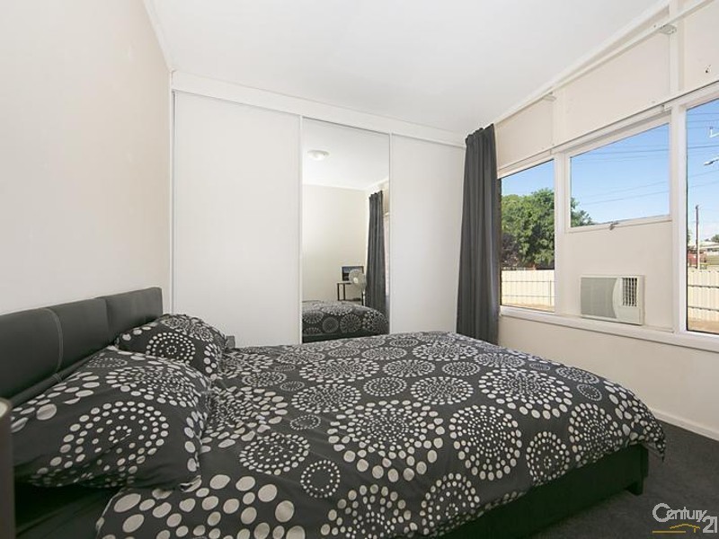 22 Hampshire Crs, Valley View SA 5093