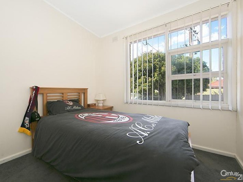 22 Hampshire Crs, Valley View SA 5093