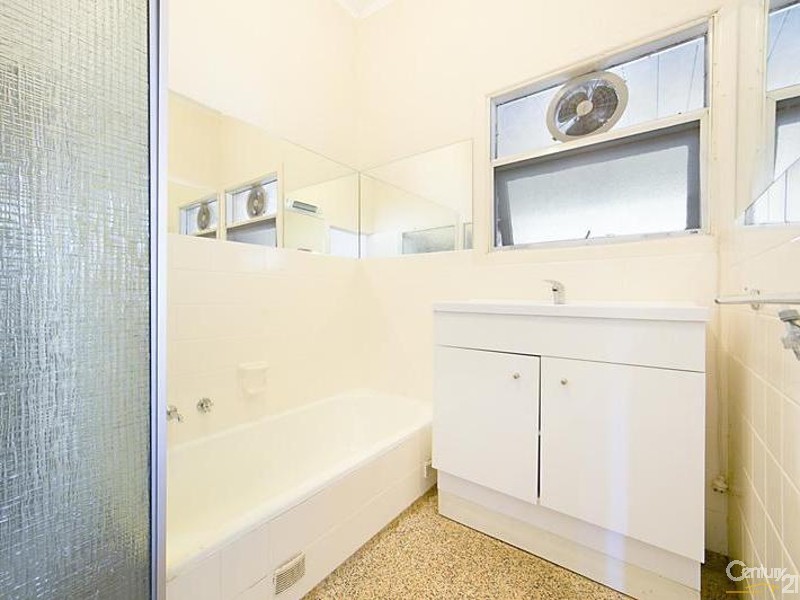 22 Hampshire Crs, Valley View SA 5093