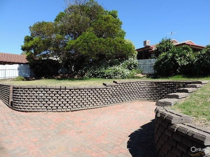 17 McGill Crescent, Para Hills SA 5096