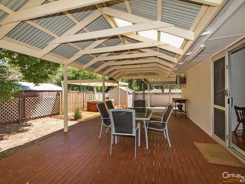 16 Locke Drive, Fairview Park SA 5126